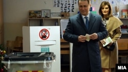 Никола Груевски на избирательном участке в Скопье 