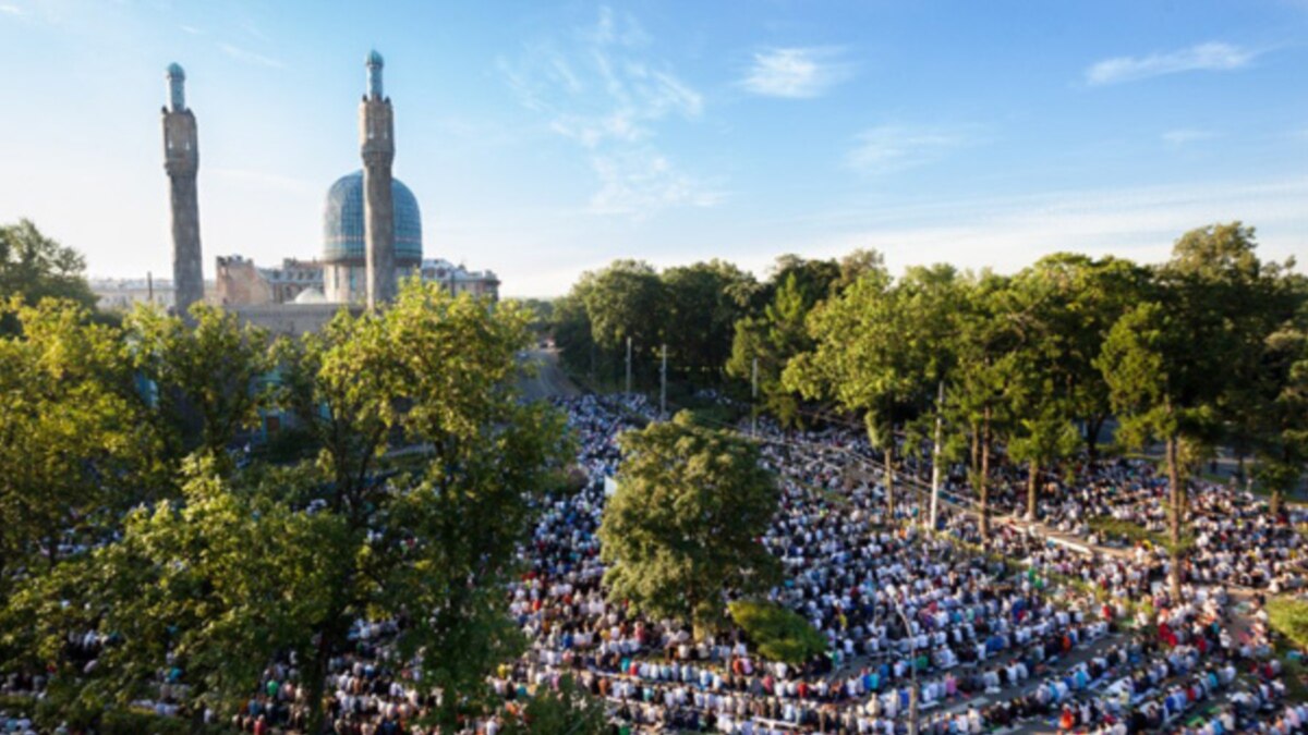 Байрам в 2025 в спб. Ураза байрам в Петербурге. Мечеть в Санкт-Петербурге на Горьковской. Ураза-байрам 2023 СПБ. Курбан байрам 2023.