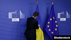 Напередодні голова Єврокомісії анонсувала, що ЄС виплатить Україні ще 3,3 мільярда євро на закупівлю ракет і безпілотників