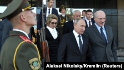 Russian President Vladimir Putin (left) and Belarusian President Alyaksandr Lukashenka leave a meeting in Mahilyou, Belarus, in October 2018.