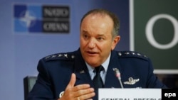 Командующий силами НАТО генерал Филип Бридлав.