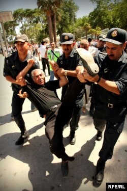 Bakı polisi "iş başında"