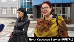 Земфира Цкаева и ее адвокат Анджелика Сикоева