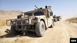 Афганские силы безопасности направляются на подкрепление в город Кундуз. 30 сентября 2015 года.
