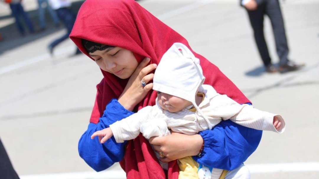 Азиялық лифт порно