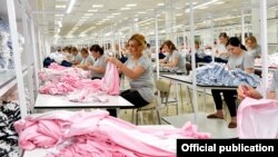 Armenia - Workers at a textile factory in Yerevan, 5Oct2017.