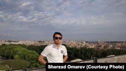 Казахстанец Шерзад Омаров во время путешествия в Рим.