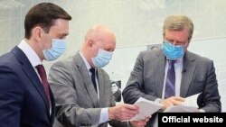 Игорь Васильев справа