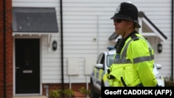 Эймсбери. Полиция охраняет дом, где были обнаружены двое пострадавших от "Новичка"