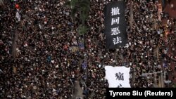 هزاران تظاهر کننده امروز به سرک‌های هانگ کانگ بر آمده‌اند