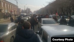 Armenia - Angry residents of Gyumri protest after the killing of six local residents allegedly committed by a Russian soldier, 14Jan2015. (Photo courtesy of Asparez.am)