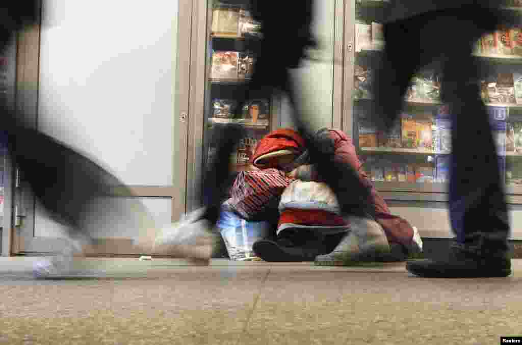 A homeless woman sleeps in an underpass to shelter from temperatures of around minus 8 degrees Celsius in St. Petersburg, Russia. (Reuters/Alexander Demianchuk)