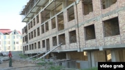 Строительство жилого дома в Бишкеке. Архивное фото. 