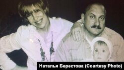Наталья и Анатолий Берестовы с дочерью