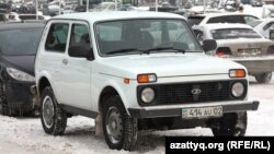 Автомобиль Niva российской марки Lada. Алматы, 24 февраля 2014 года.