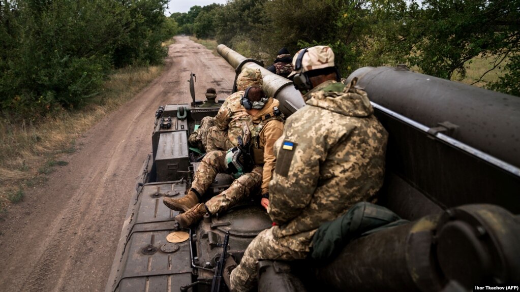 Наприкінці жовтня американський Інститут вивчення війни (ISW) у своєму звіті спрогнозував, що українські військові, ймовірно, візьмуть під контроль правобережжя Херсонської області до кінця цього року