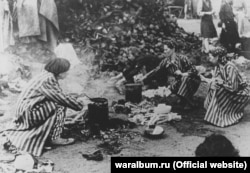 Бранки табору «Берген-Бельзен». Фото з виставки «Тріумф людини. Мешканці України, які пройшли нацистські концтабори»