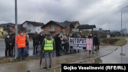 Mještani Kozarca su se na protestima 8. februara usprotivili Planu parcelizacije, te zatražili izmještanje trase autoputa kroz njihovo naselje.