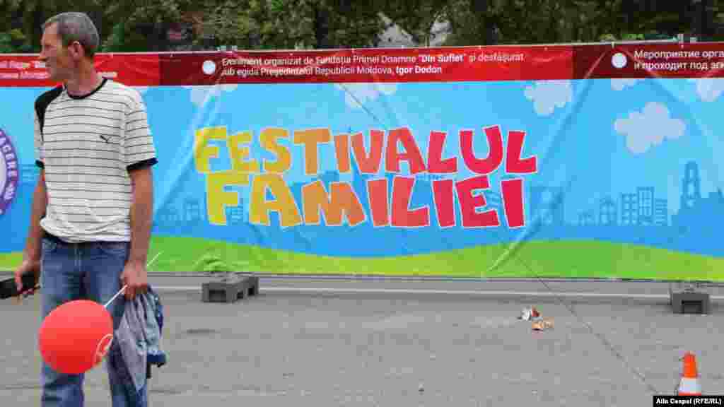 Între timp, în Piaţa Marii Adunări Naţionale s-a desfăşurat un Festival al Familiei sub patronajul președintelui Igor Dodon.&nbsp; 