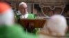Papa Francis la o reuniune religioasă la Vatican
