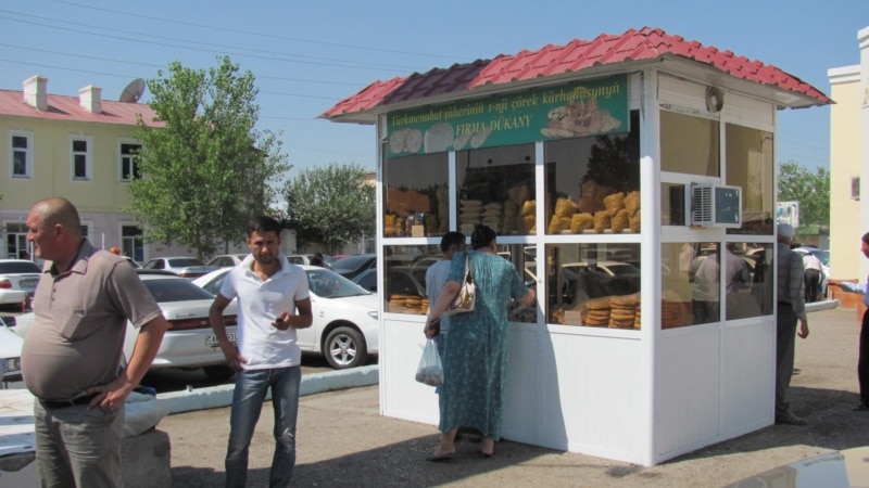 Adamlar çörek tapanok. Hökümet ilatyň immun derejesini 'ýokarlandyrýar'