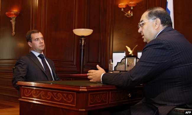 Dmitry Medvedev (left) with Russian billionaire businessman Alisher Usmanov in 2008.