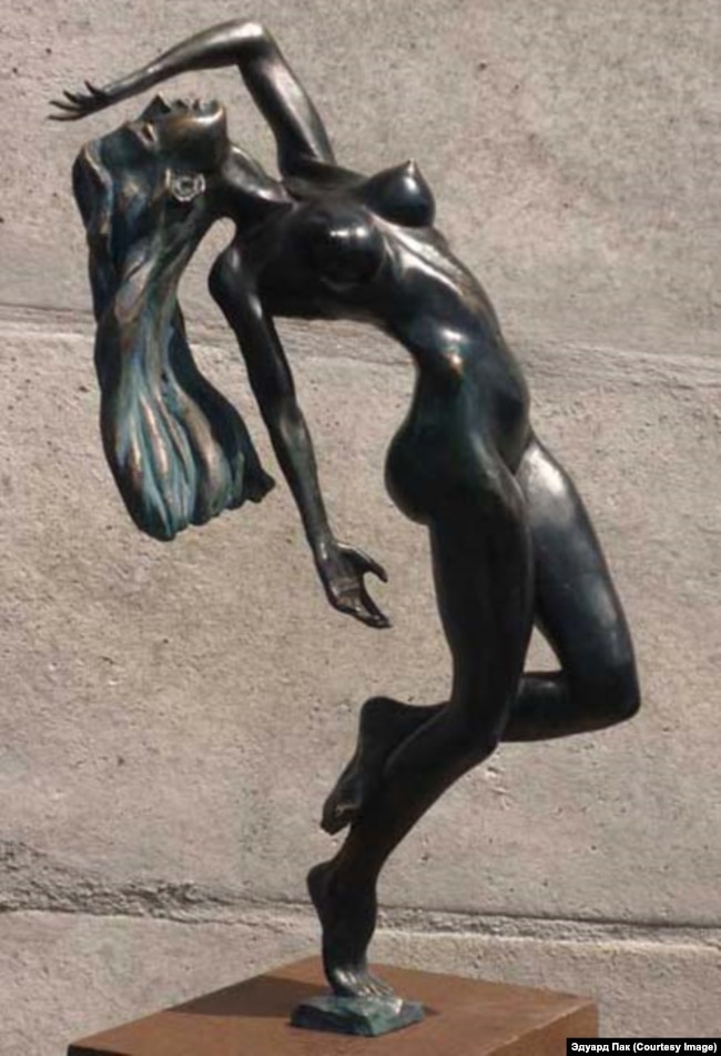 Девушка Ню. Эдуард Пак. (бронза, 56 см, Франция, 2009)