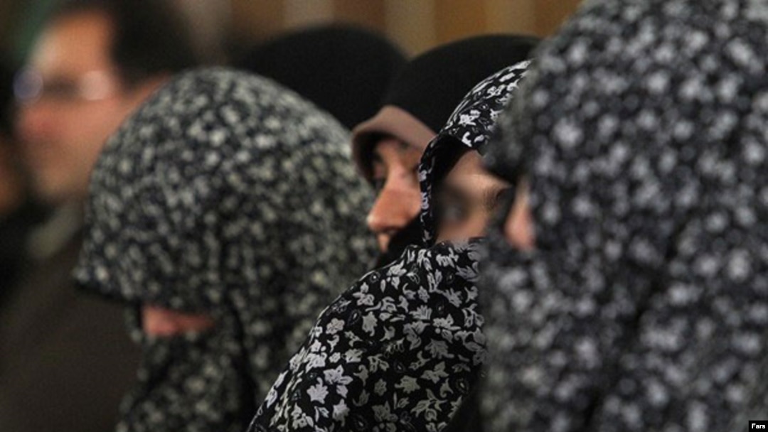 برخی از متهمان پرونده «اختلاس سه هزار میلیارد تومانی»- ۲۹ بهمن ۱۳۹۰