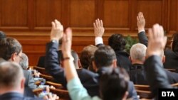 Мнозинството от българите (52 на сто) не смятат, че са необходими предсрочни парламентарни избори