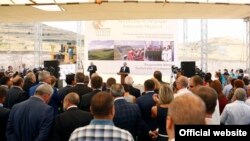 Armenia -- Prime Minister Hovik Abrahamian addresses the opening ceremony for the launch of a gold mining project at Amulsar, 19Aug2016.