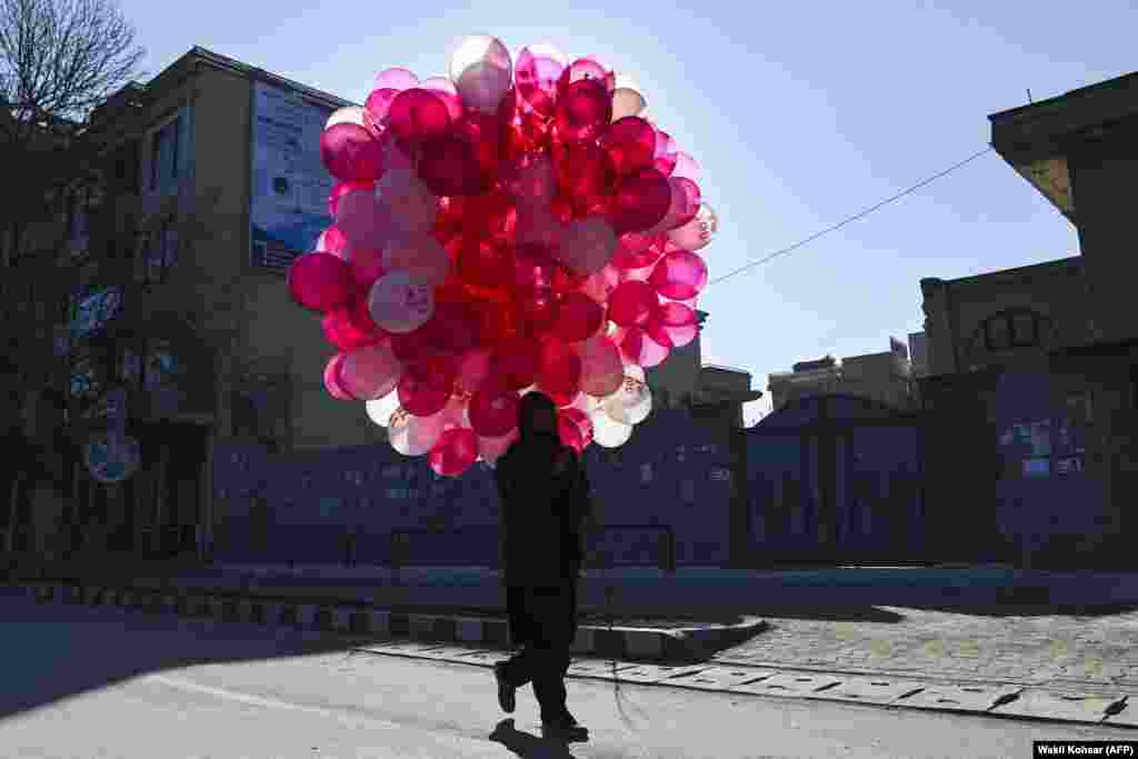 An Afghan vendor selling balloons looks for customers along a street in Kabul on Valentine's Day. (AFP/Wakil Kohsar)