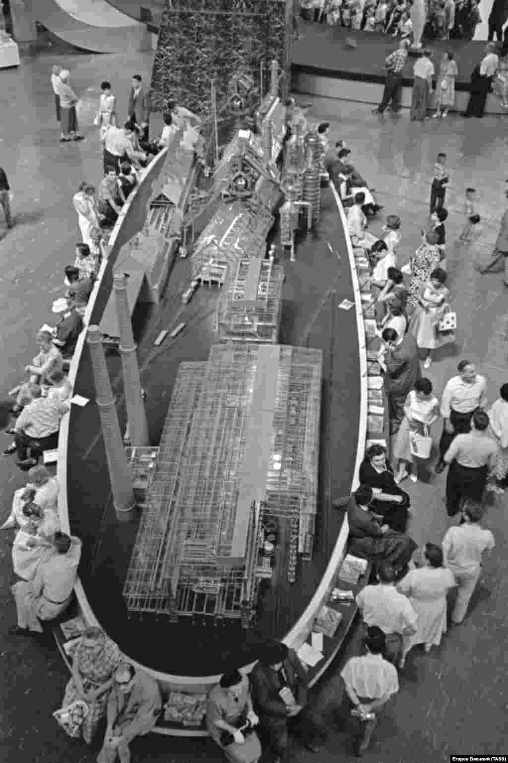 A model of a soviet factory in the Coliseum. The exhibition cost the Soviets an estimated $12 million.