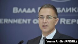 Stefanović je ranije kazao da je avion An-12 za Bangladeš iz Niša prevozio 11,5 tona školskih i osvetljavajućih granata za minobacače (11. septembar 2018.)