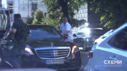 Журналісти помітили, як Тищенко залишив пасажирське сидіння і помінявся місцями з водієм