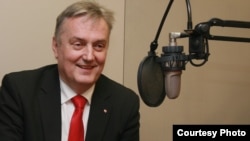Zlatko Lagumdzija, deputy prime minister and foreign minister of Bosnia-Herzegovina, during his interview with RFE/RL's Balkan Service in Prague.