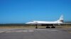 Un bombardier strategic Tu-160 rusesc la aterizarea pe aeroportul venezuelean de la Maiquetia, 10 decembrie 2018