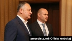 Igor Dodon împreună cu Pavel Voicu (dreapta)