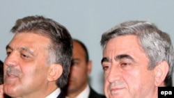 Serzh Sarkisian (U) häm Abdullah Gül 