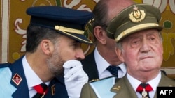 Король Испании Хуан Карлос с сыном - принцем Филипе