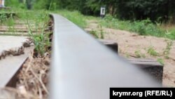 Рабочим перевели деньги на железнодорожные билеты домой 