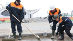 Лукашэнка на суботніку. Ілюстрацыйнае фота
