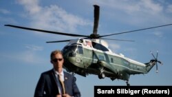 Helikopter u kojem se nalazi predsednik SAD Donald Tramp, 14. avgust 2020. 