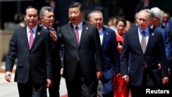 Chinese President Xi Jinping (center) and other leaders at a Beijing forum dedicated to reviving the old Silk Road route, in Beijing on May 15