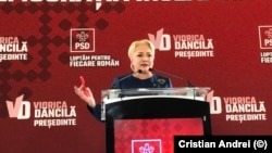 Viorica Dăncilă în timpul campaniei electorale pentru alegerile prezidențiale din 2019. 