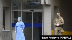 Prizor ispred Kliničkog centra u Podgorici, 27. mart