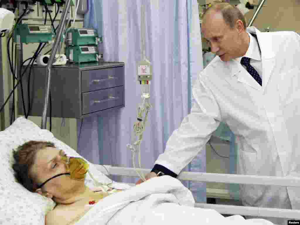 Premijer Vladimir Putin posjetio je preživjele u bolnici Botkinskaya