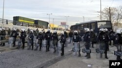 Полицајци во Атина.