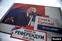 Милорад Додик на билборде, агитирующем за референдум