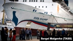 Круїзний лайнер «Князь Владимир» в порту Севастополя, архівне фото