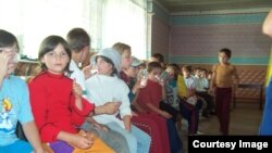 Elevii de la internatul din Tighina pe data de 16 iulie 2004, când miliția transnistreană a tăbărât peste ei
